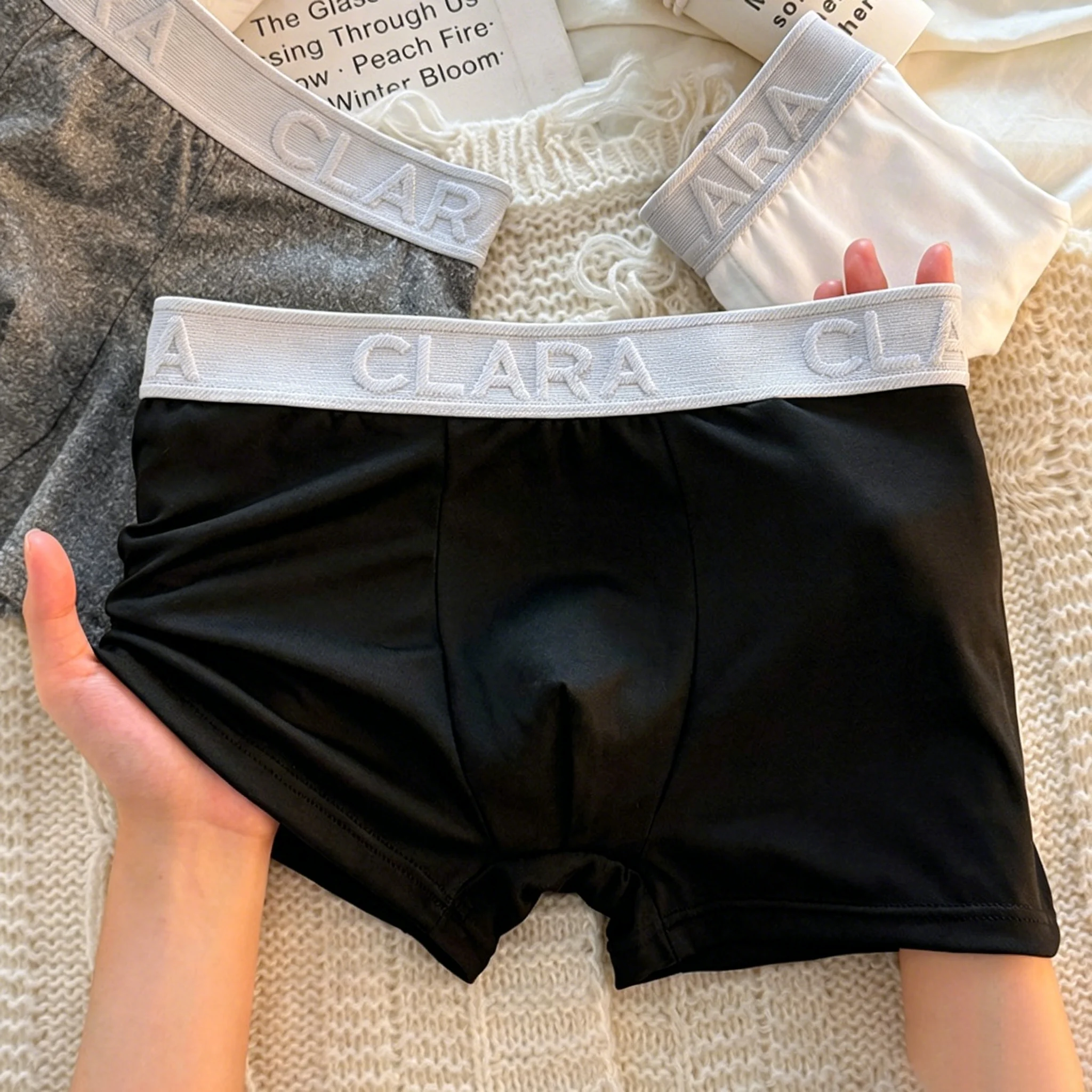 Summer contrast-color sports four-corner shorts for men, made of milk silk with a mid-calf waistband and a letter belt. Comforta