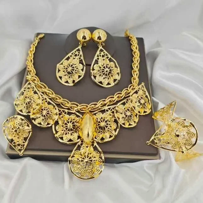 Luxury Skeleton Huge Peacock Feathers Light Weight Jewelry Set Trendy Gold Plated Necklace Bracelet Earrings Ring 4PC Jewellery