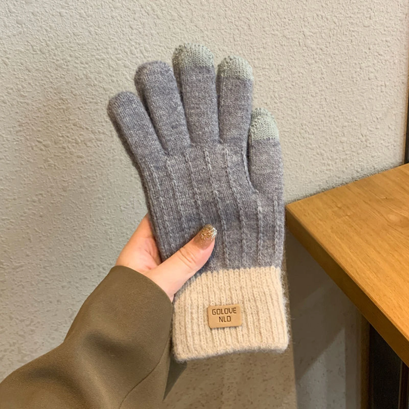 Women's Cable Knit Gloves Warm Fleece Lined Knit Gloves with Touchscreen for Women Girls Winter Gift