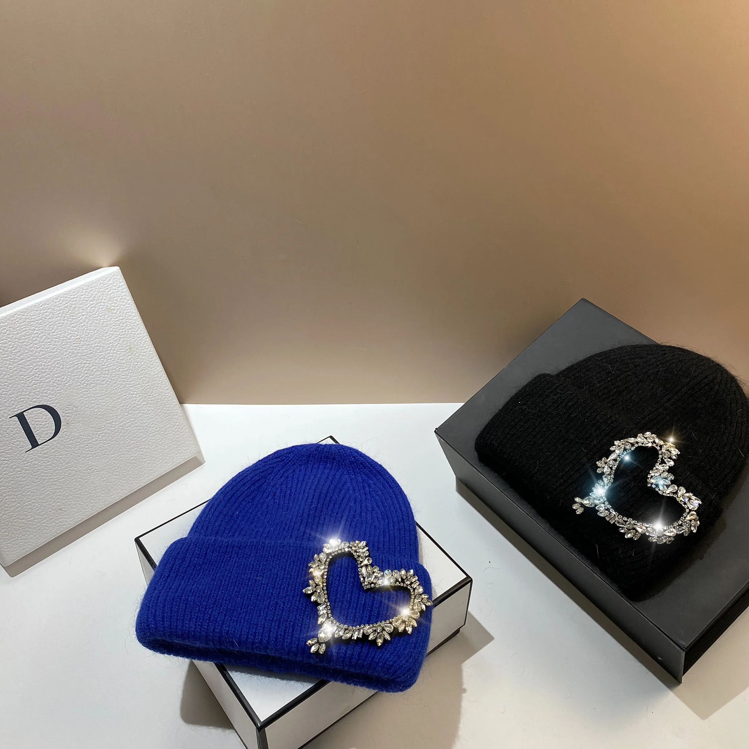 【Rabbit Hair】Winter outdoor warm knitted hat fashion small fragrance hand-stitched diamond love pullover hat ladies elegant wool