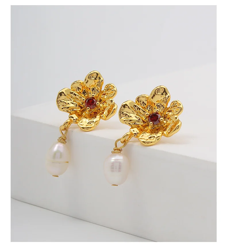 

Brass With 18K Gold Natural Baroque Pearl Flower Earrings Women Jewelry Punk Party T Show Gown Runway Korean Japan INS