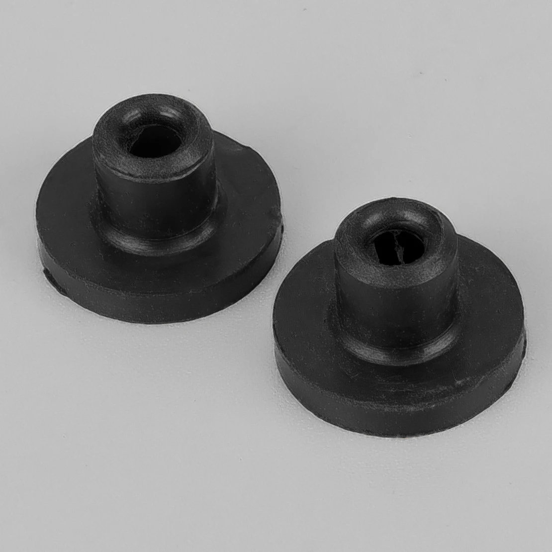 2pcs Black Rubber Windshield Washer Pump Grommet 1239973681 89633021673 Fit for BMW Mercedes-Benz GM Audi Volkswagen