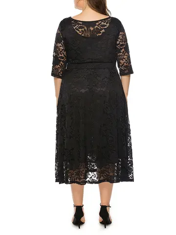 Elegant V-ringad A-linjeklänning med blommig spets och fickor Perfekt för strandfester och kvällsevenemang i plus size 8 best sales middagsklänning för plus size - №1