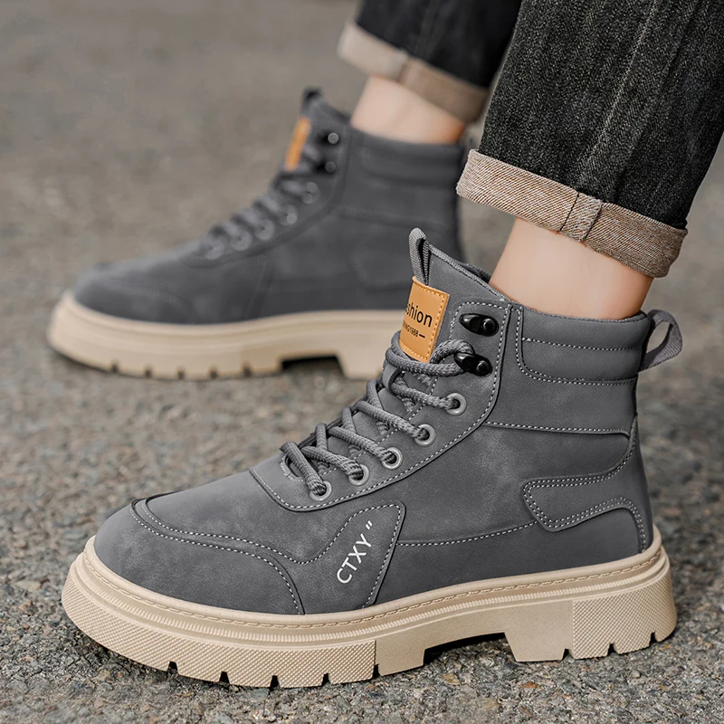 2025 Nuovi stivali gialli grandi da uomo Suola antiscivolo durevole Suola alta e spessa Stivali da lavoro britannici foderati in pile invernale Motorcycl