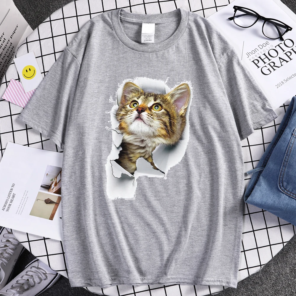 Cat Stabbing Window Paper Print Man T-Shirt Fashion Breathable Clothes Comfortable Summer T-Shirt Cartoon Crewneck Tshirts Men's