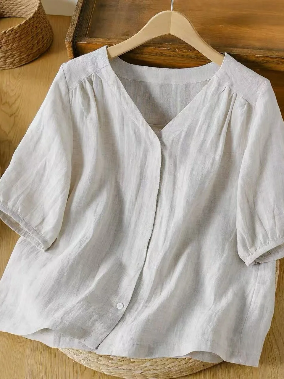 

Women's V-neck Cotton Linen Thin Breathable Simple Color Summer Commuting Versatile Outerwear Anti-aging Slimming Top