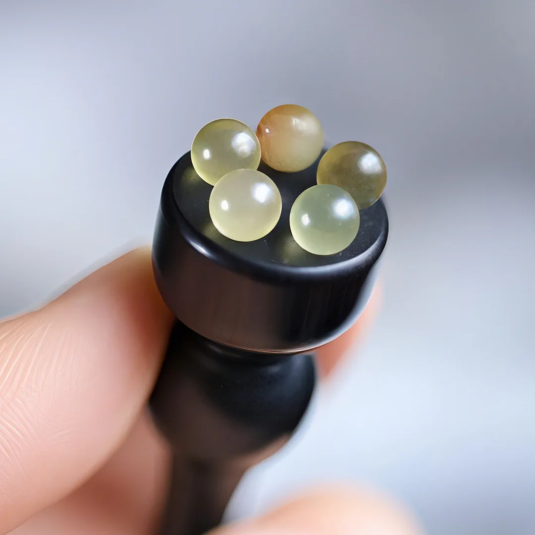 เครื่องนวดหน้าแบบเปลือกเมล็ดบัวพร้อมดีไซน์แบบสองด้าน เครื่องมือกดจุดจากไม้ธรรมชาติสำหรับการดูแลดวงตาและใบหน้า