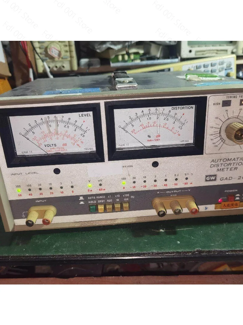 Solid weft distortion instrument GAD-201G full-band  instrument, the fineness is shown in the picture, and it is powered on.