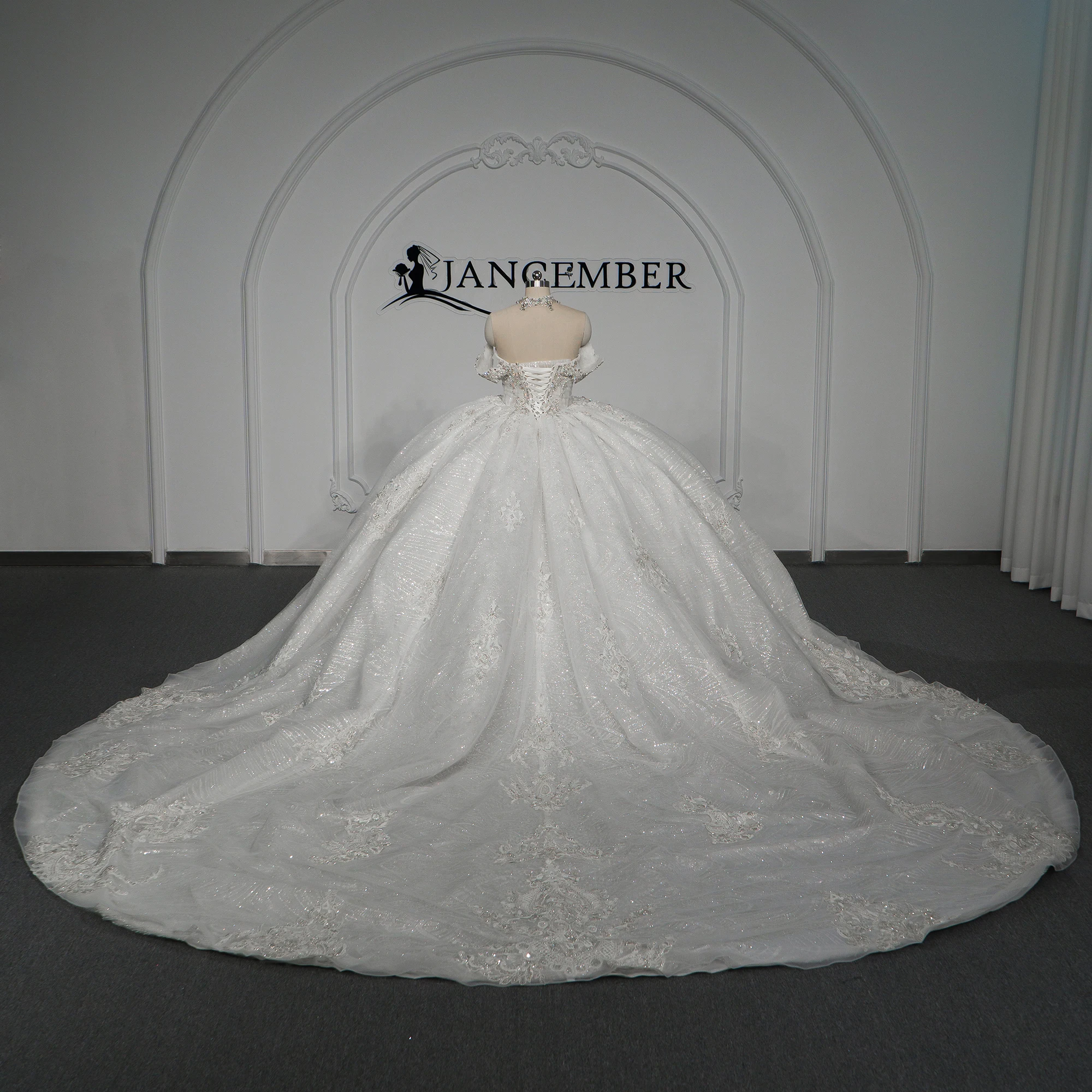 Gorgeous White Ball Gown Customized Wedding Dress Corset Crystal Embroidery Illusion Necklace Train vestidos de novia boda