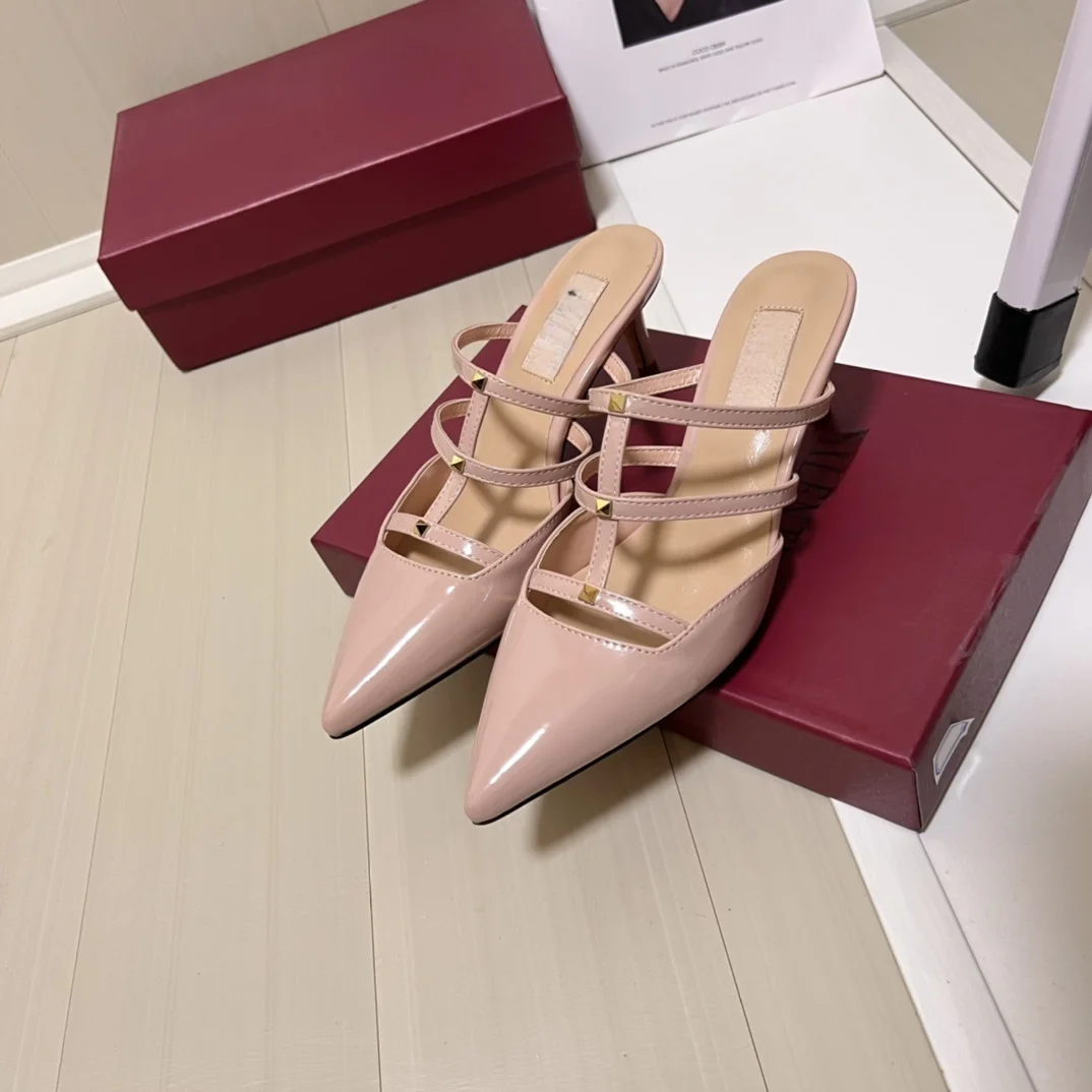 أحذية نسائية بمسامير، أحذية بكعب عالي، أحذية رفيعة ومصممة خصيصًا، تي شيرت صيفي مثير بمقدمة مدببة مع نعال فارغة من الخلف