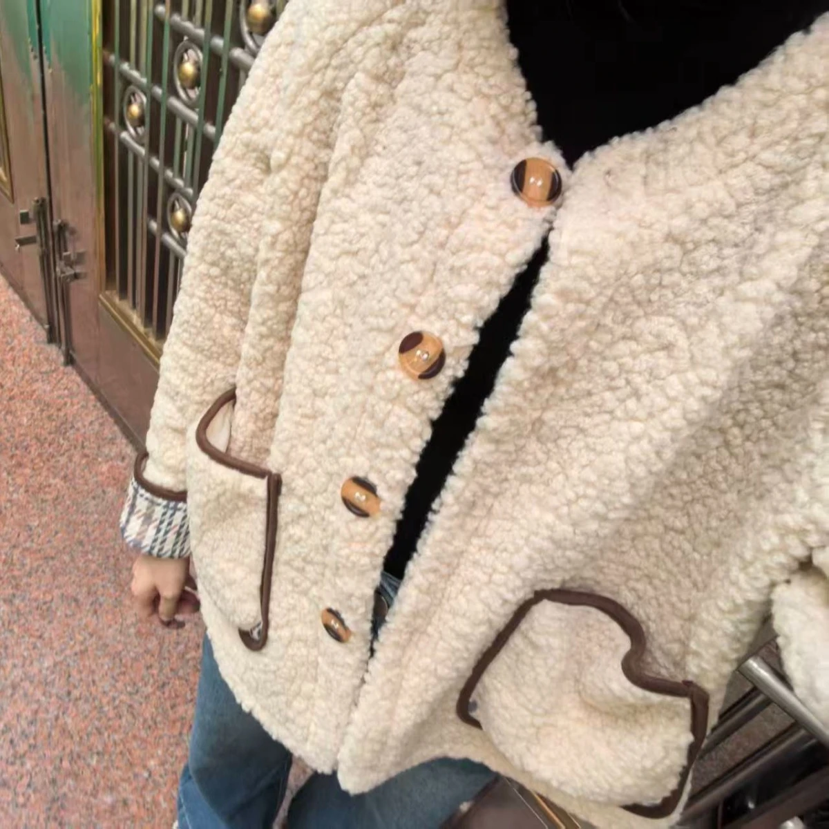 

Korean Sle Lamb Fur Jaet Women's Winter Thiened Warm Loose Cotton Top Faionable ort Outerwear Polyester Fabric