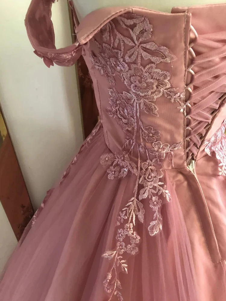 Boho Lace Ball Gown com Sweet Flower, Vestidos De Graduação Rosa, Vestido De Festa De Luxo