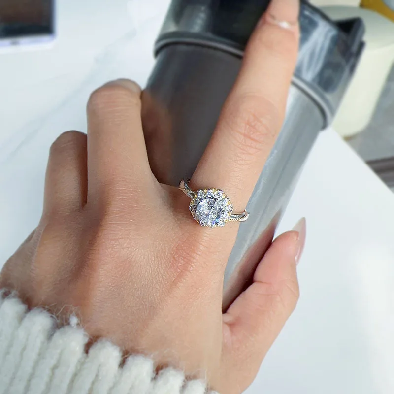 The new hand holds the flower inlay the zirconium opening ring small design color treasure twist rope light luxury senior sense