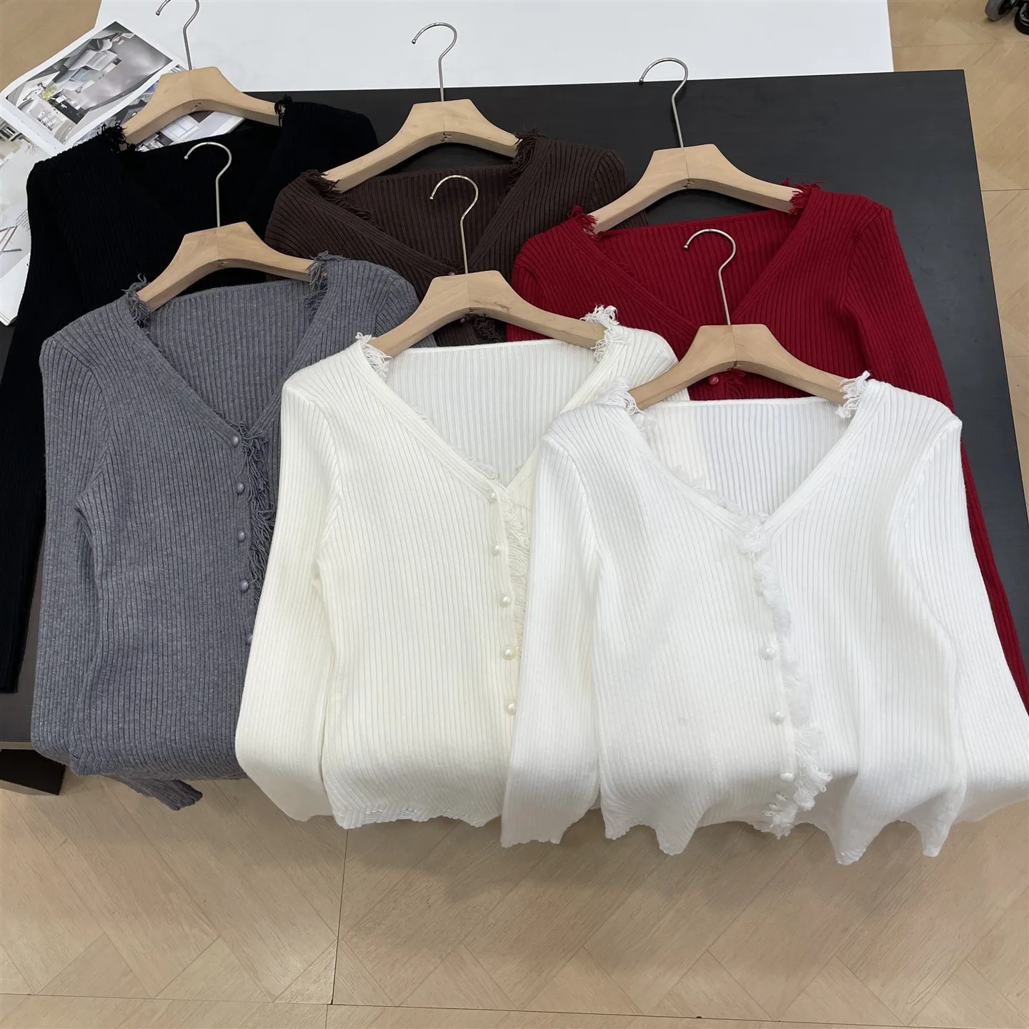 

Faionable Autumn New Sle Открытый кардиган на одной пуговице Свитер для похудения Ele Универсальный длинный светящийся сладкий женский K...