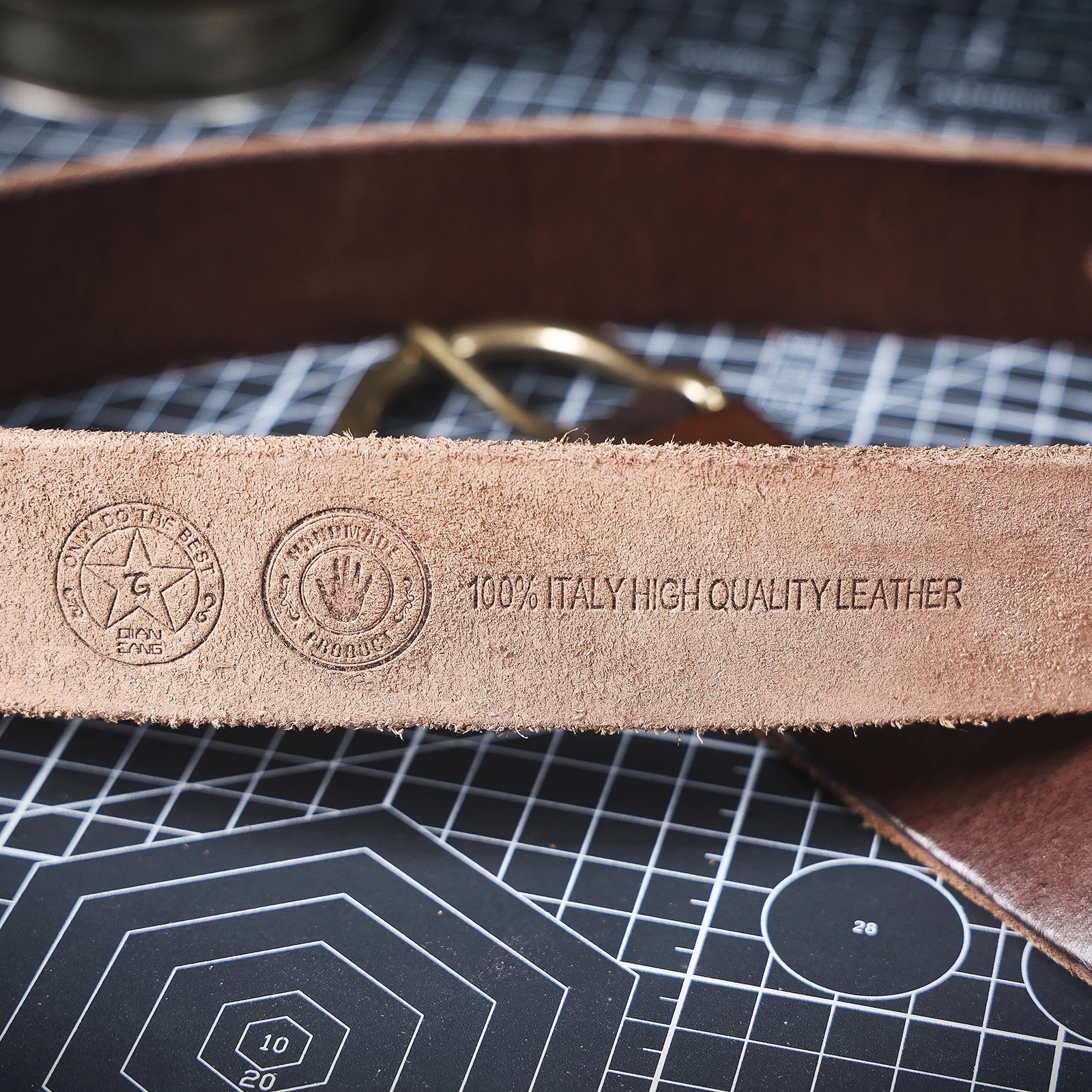 Vintage Echtleder-Herrengürtel mit Kupferschnalle, Handgefertigter Casual-Gürtel mit Geschenkbox, Verstärktes Oberleder aus Italien – Detail 21