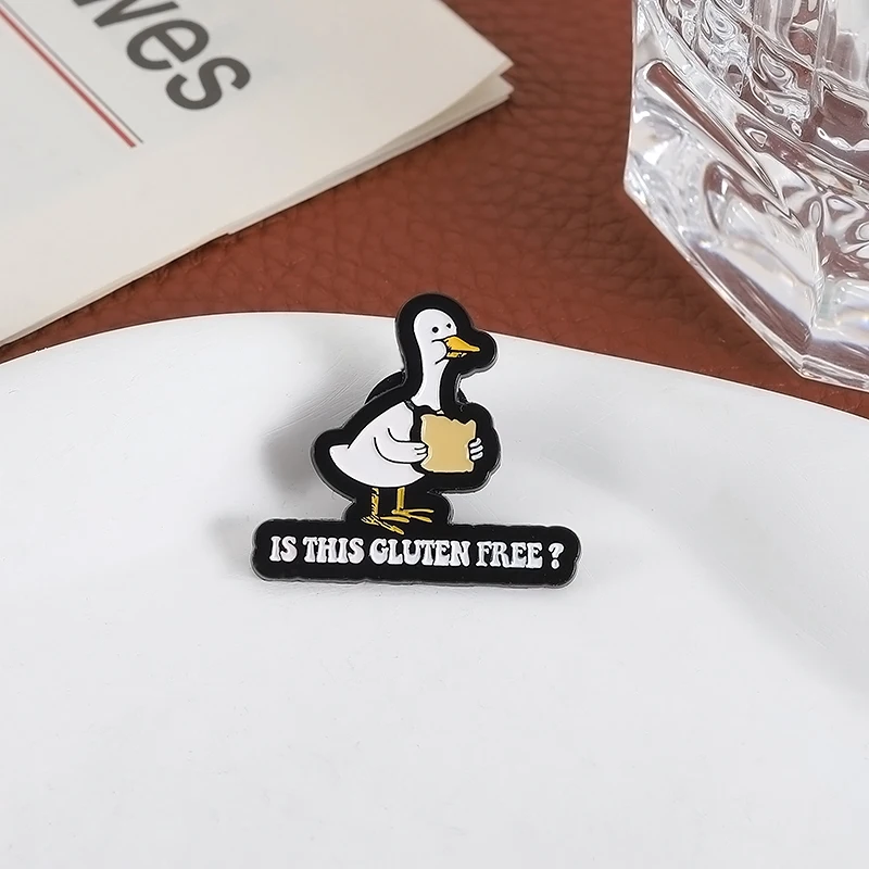 هل هذا دبوس المينا خالي من الغلوتين مضحك بطة عقد الخبز الغلوتين Coeliac بروش التلبيب على ظهره شارة مجوهرات هدايا للأصدقاء #2