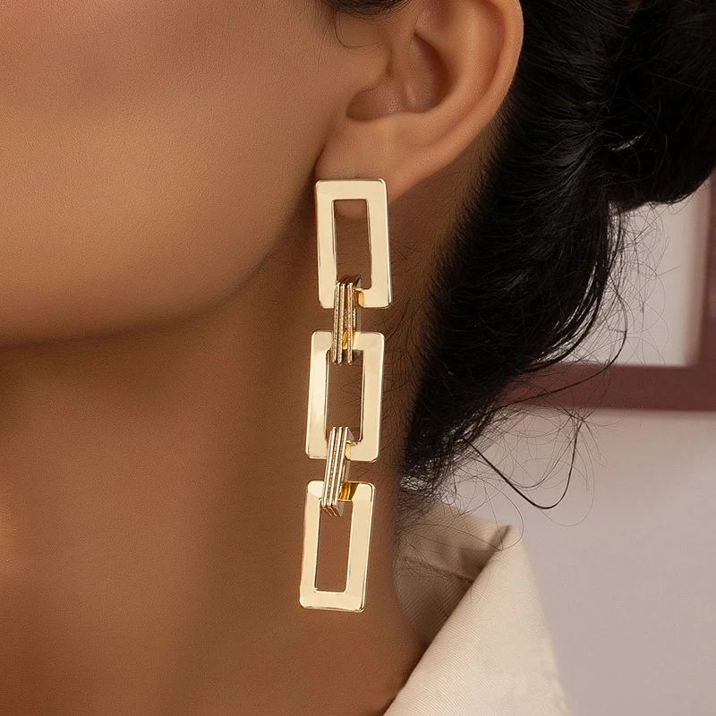 European Party Metal Long Drop Earrings for Women Vintage Golden Hollow Geometric Rectangle Dangle Earrings Statement Jewelry