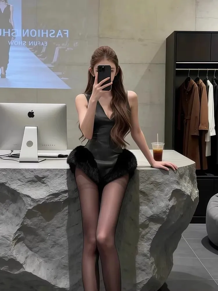 

Женский облегающий комбинезон-шорты Street Style Pure Desire с V-образным вырезом, без рукавов, с меховыми вставками и высокой талией