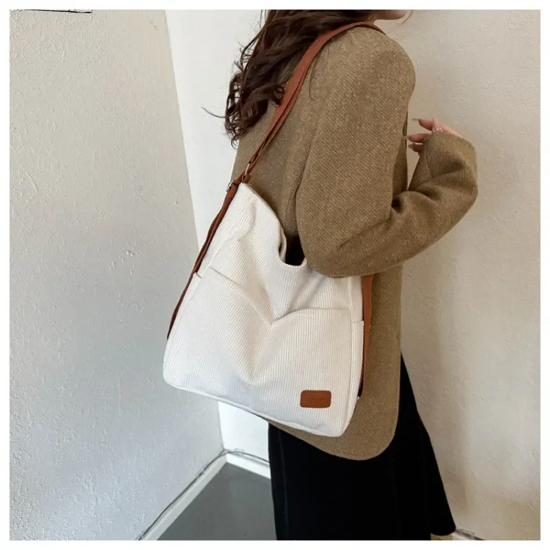 

B Large Capacity Canvas Luxury Brand Shoulder Bag Women's New Shoulder Bag Student Commuting Underarm Double Shoulder Tote Bag