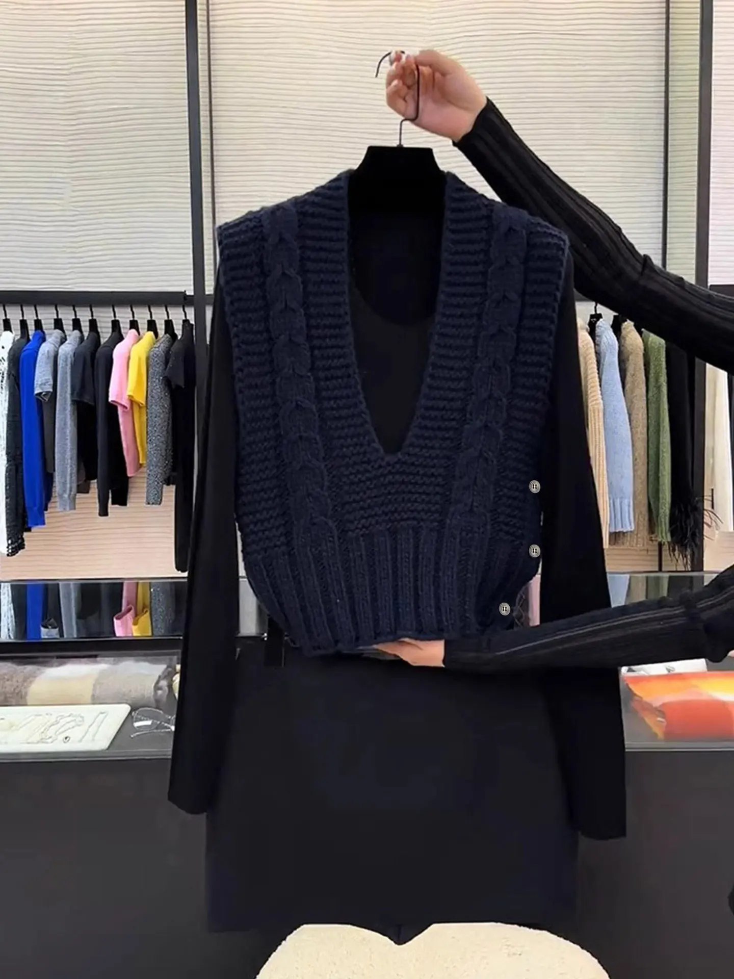 

High-End Faionable Svel Pure Color Knitted Vest Casual Design Women's Top Autumn Season Commute Sle V-Ne Regular Fit