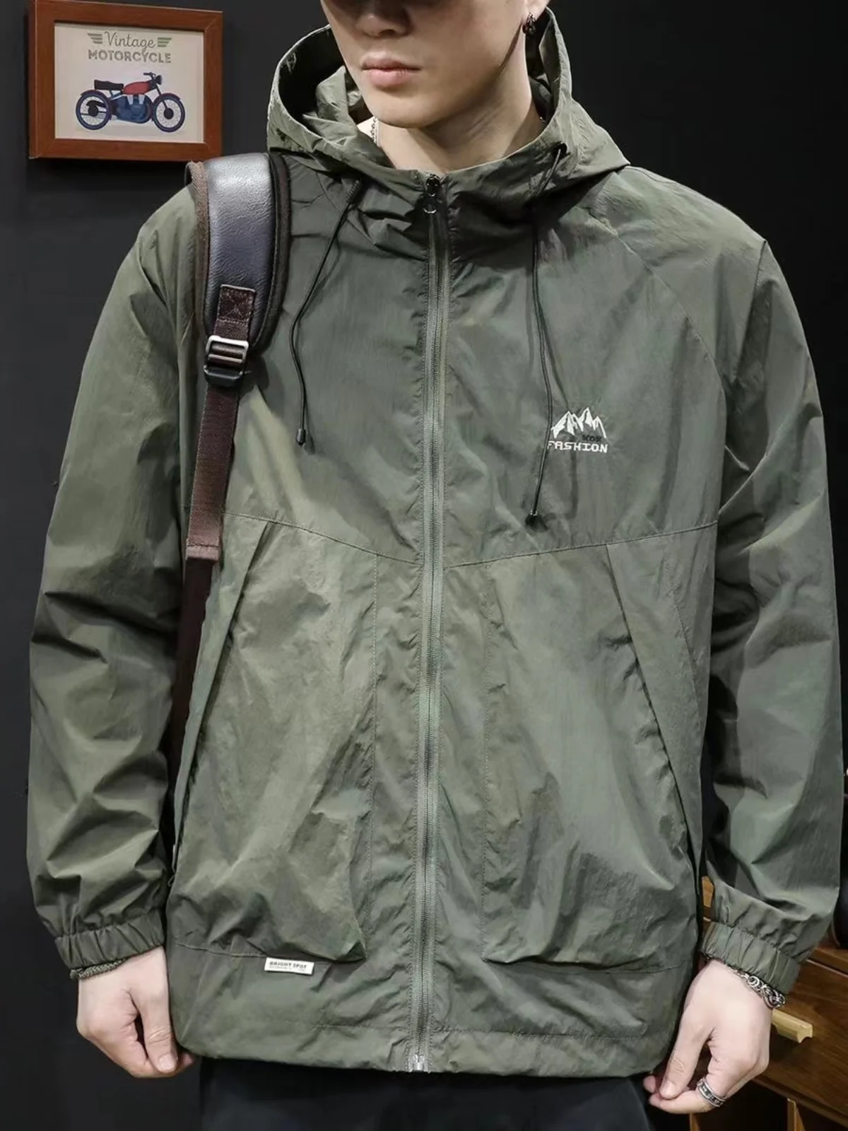 

Мужская уличная тонкая быстросохнущая куртка-худи из ледяного шелка свободного кроя с защитой от солнца и УФ-излучения, в стиле милитари