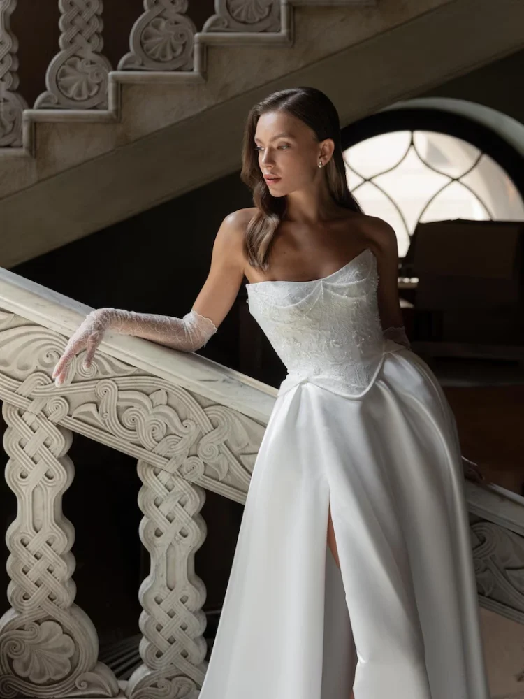 Abito da sposa con corsetto stretto in raso con scollo a cuore elegante personalizzato Abito da sposa con lacci senza schienale con gonna a corsetto attillato in pizzo retrò