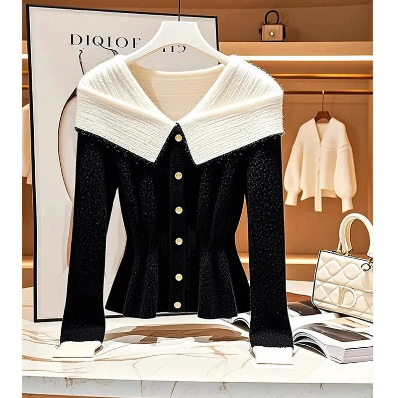 Xiaoxiangfeng Black and White Contrasting V-Neck Knitted Sweater Cardigan Women Worn Autumn 2025 New Item With Cinched Waist Top