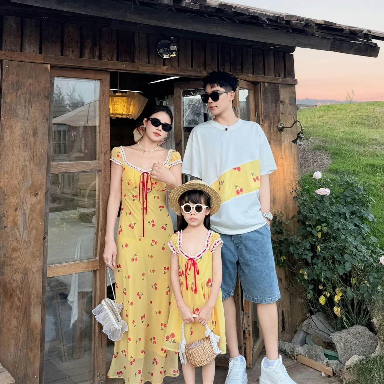 

2026 Summer Beach Vacation Family Matching Outfits Family Of 3 4 Cherry Floral Print Mommy & Me Dress Baby Matching Clothes Set
