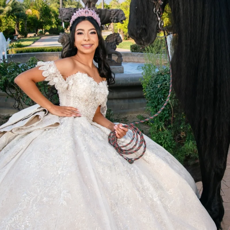 

Luxury White Quinceanera Dresses Off the Shoulder Glitter Crystal Beadwork Decal Long tail Bow Vestidoe 15 Quinceanera Customize