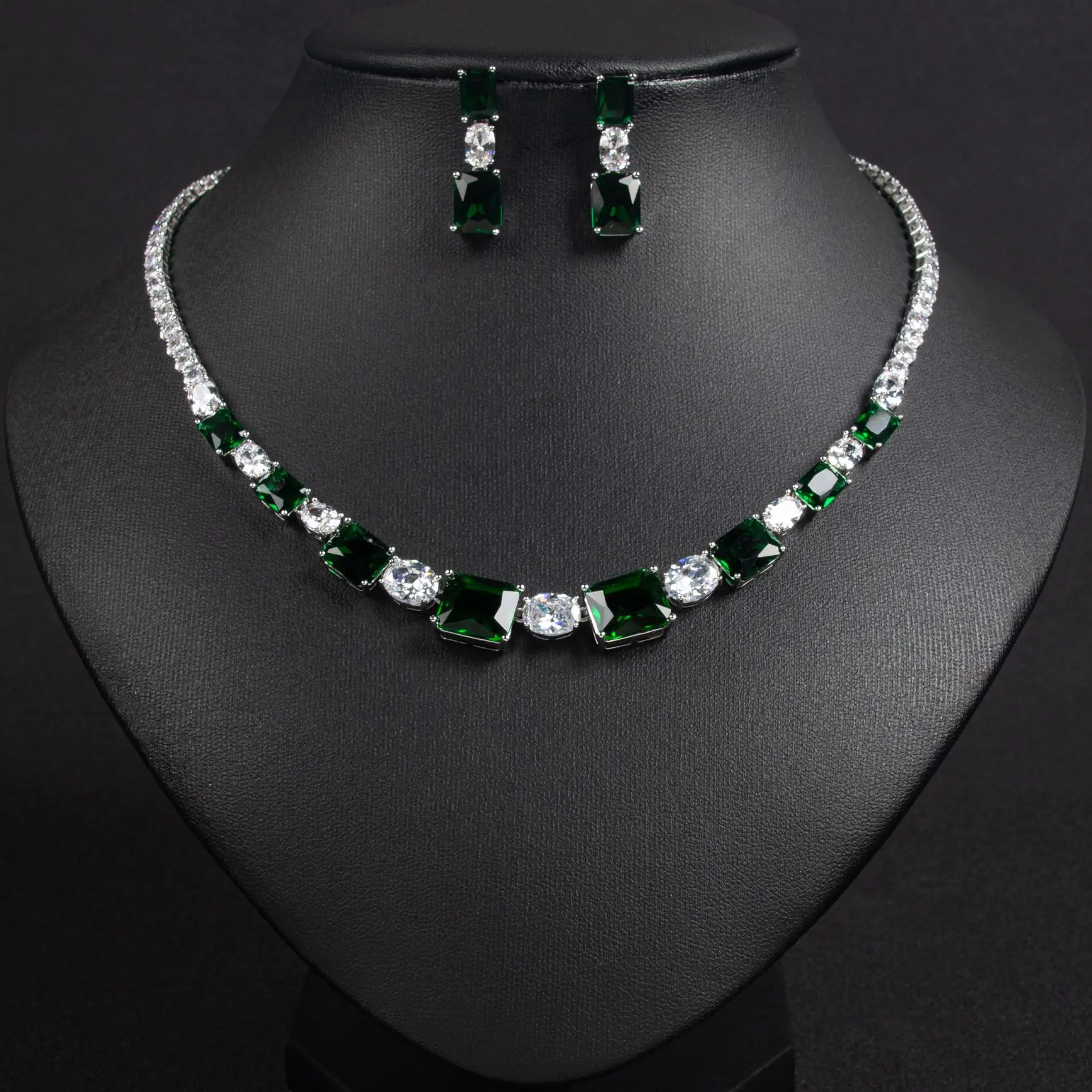 Vintage Zircon Jewelry Set for Women High-End Light Luxury European American Style Earrings Necklace Combo 2026