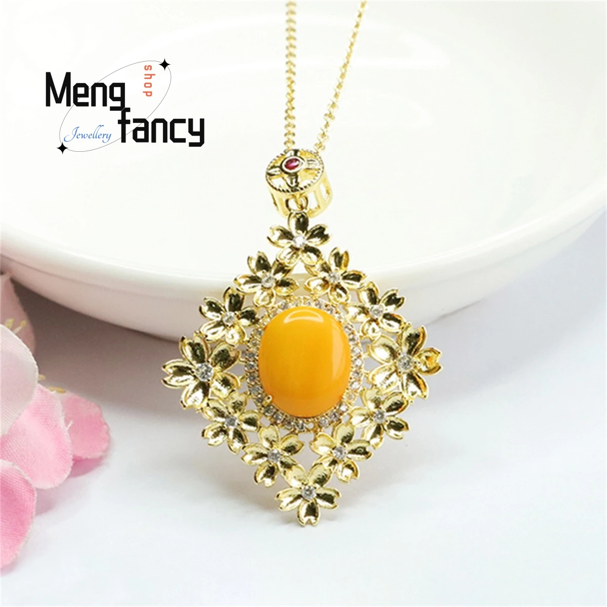 

Natural Honey Wax Amber Flower Necklace Simple Generous Personalized Fashion Light Luxury Versatile Best Selling Beauty Jewelry