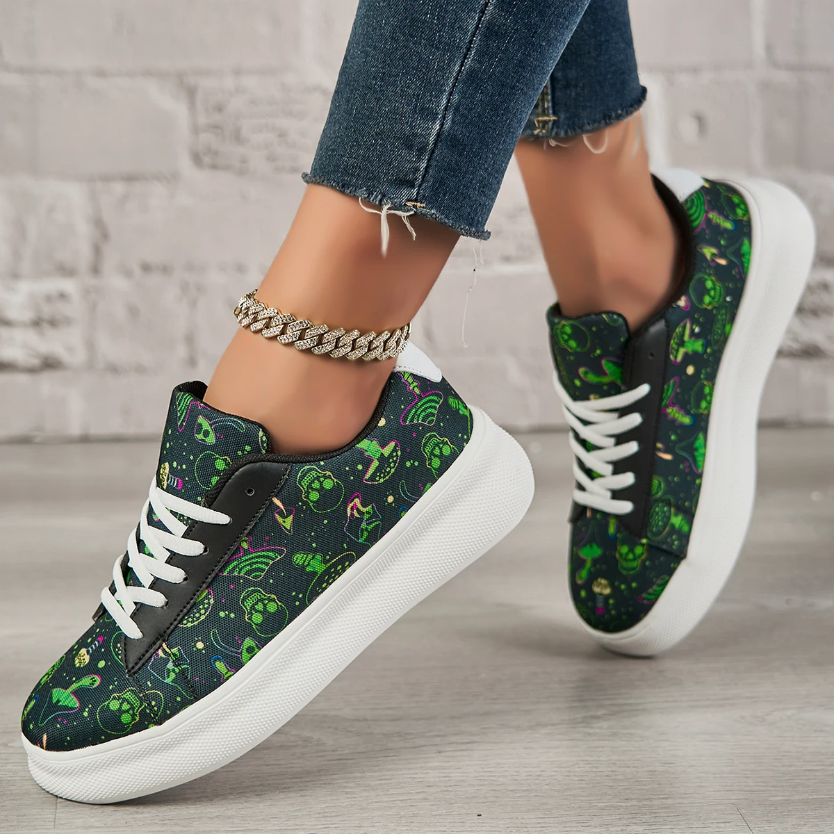 Personality Men Sport Shoes Skull Pattern Trend Women Outside Street Walking Sneakers Flat Autumn Couples Athletic Trainers