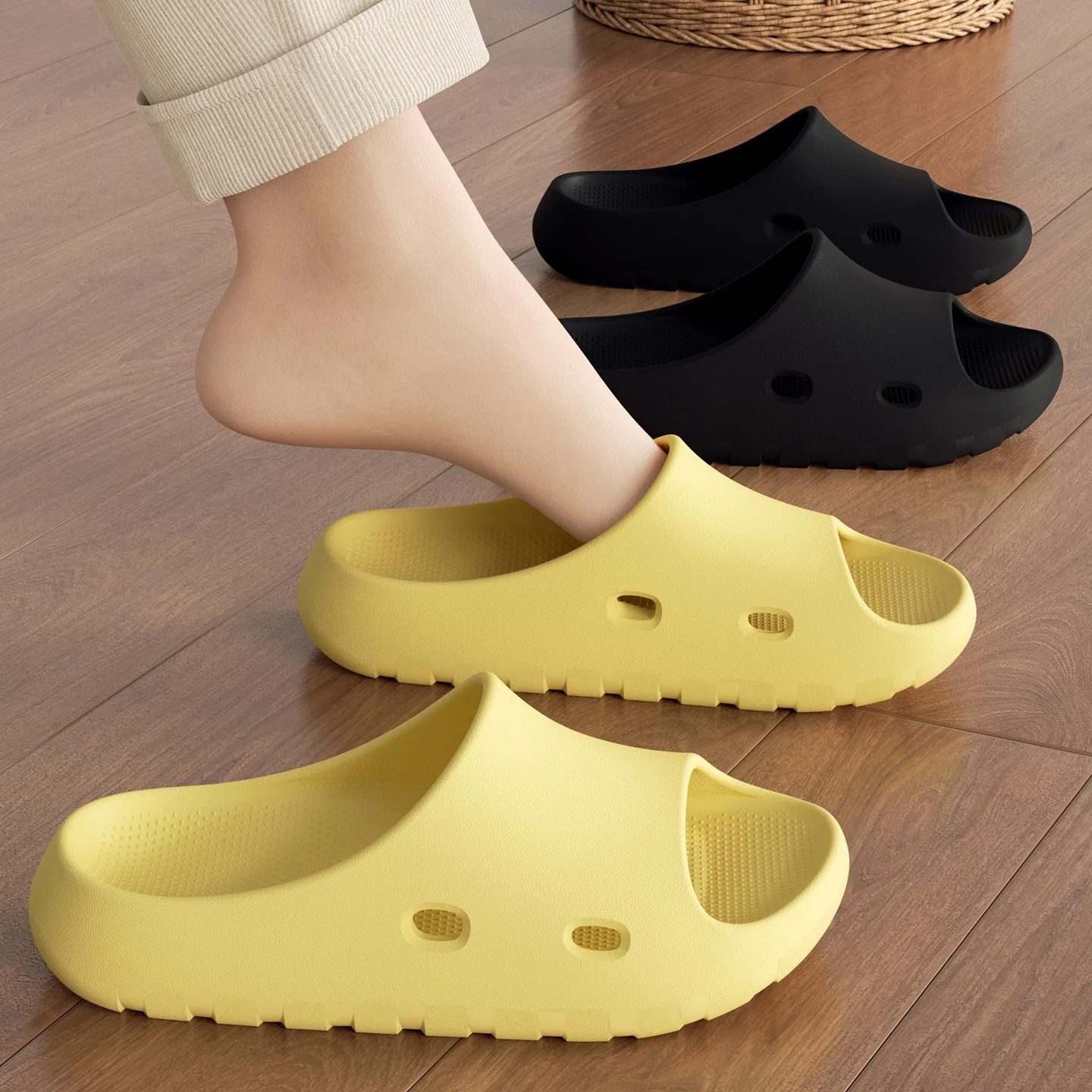 

Летние домашние тапочки: дышащие женские шлепанцы на платформе, уличные и домашние сандалии на толстой подошве, мягкие тапочки для пар, обувь для дома и ванной комнаты