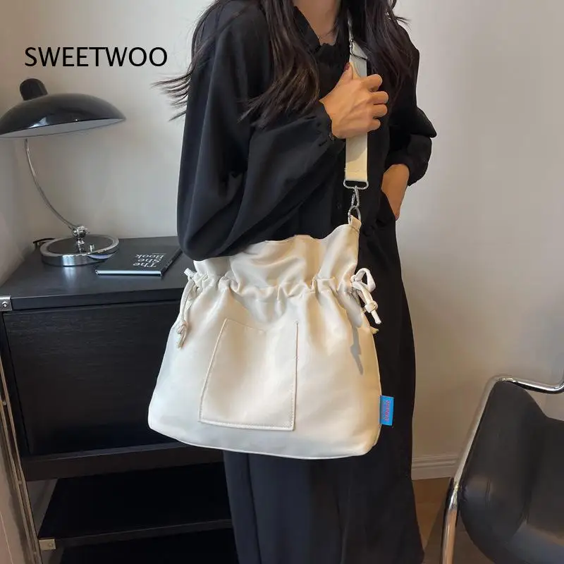 Youthful Urban Street-Style Canvas Tote Bag, Fashion-Forward Practical Comfort-Focused Daily-Use Bag