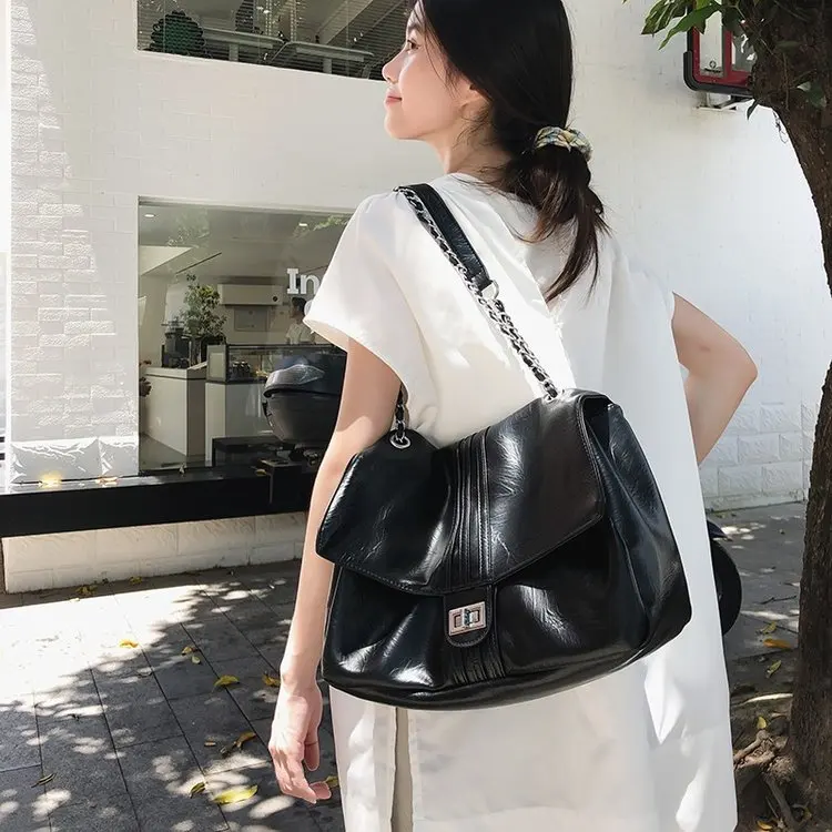 

2025 Winter 736 New Tote Bag Commuter Bag Large Capacity Handbag Shoulder Bag Chain Fashionable and Versatile