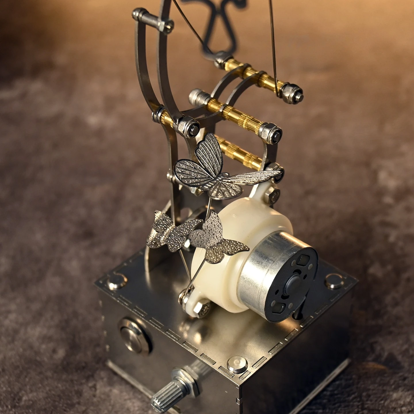 تمثال فراشة ميكانيكية نموذج فراشة ميكانيكية ديكور سطح المكتب الإبداعي هدية فراشة ميكانيكية كهربائية معدنية