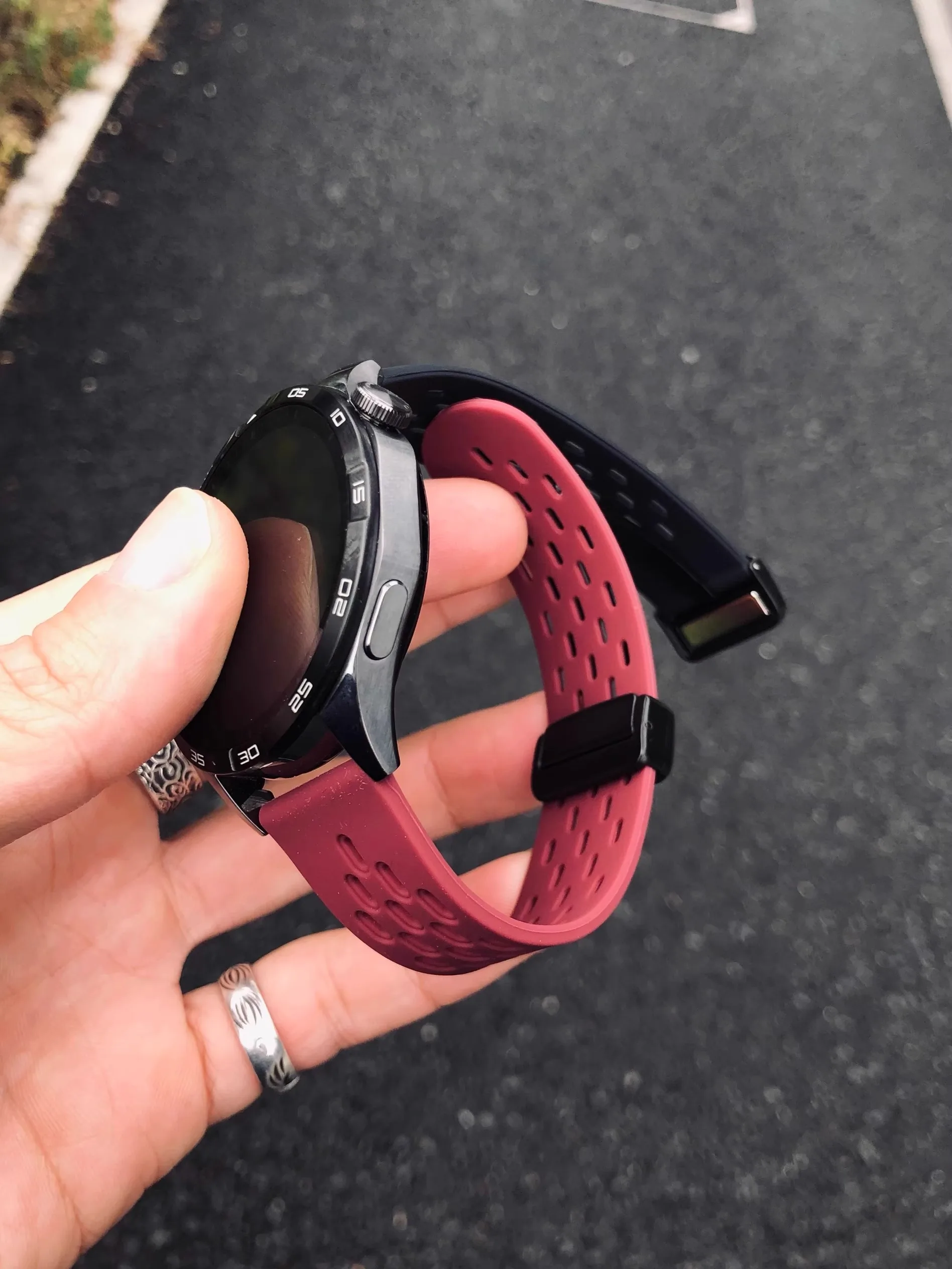 

Kaker Storm Applicable to Huawei Watch GT5pro Strap GT4 Breathable Color Matching Hole Silicone Watch3 Magnetic Suction