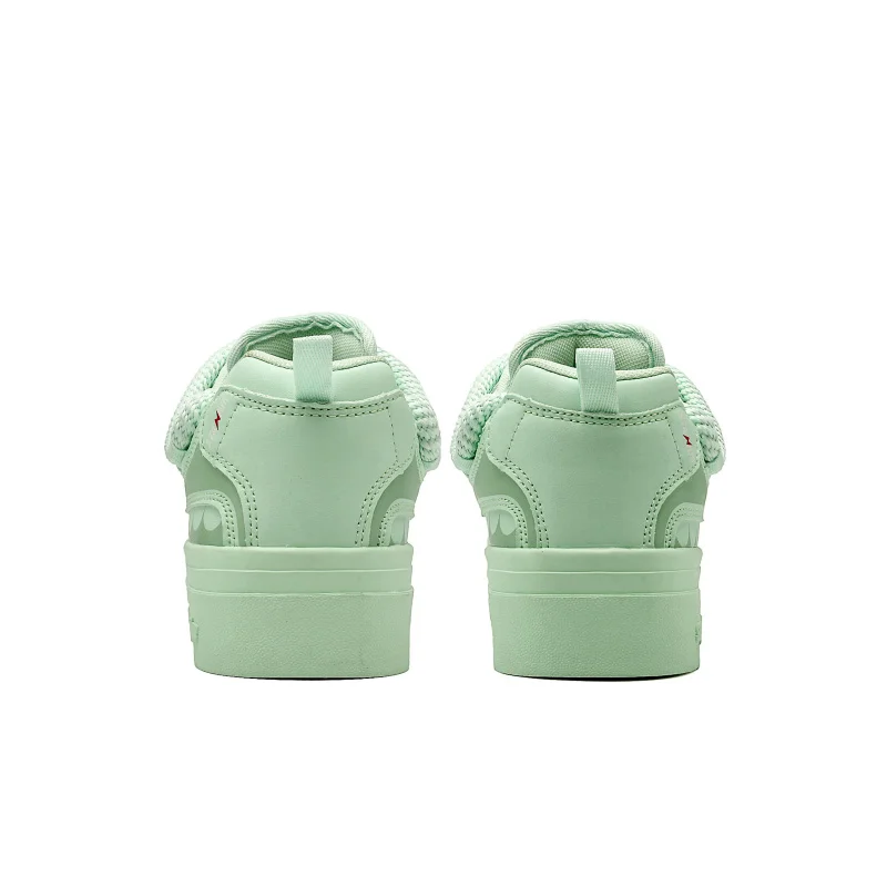 

Ретро-стильные и модные спортивные кроссовки, сочетающие в себе ретро-комфорт и качественную отделку с модной и прочной подошвой, разработанные специально.