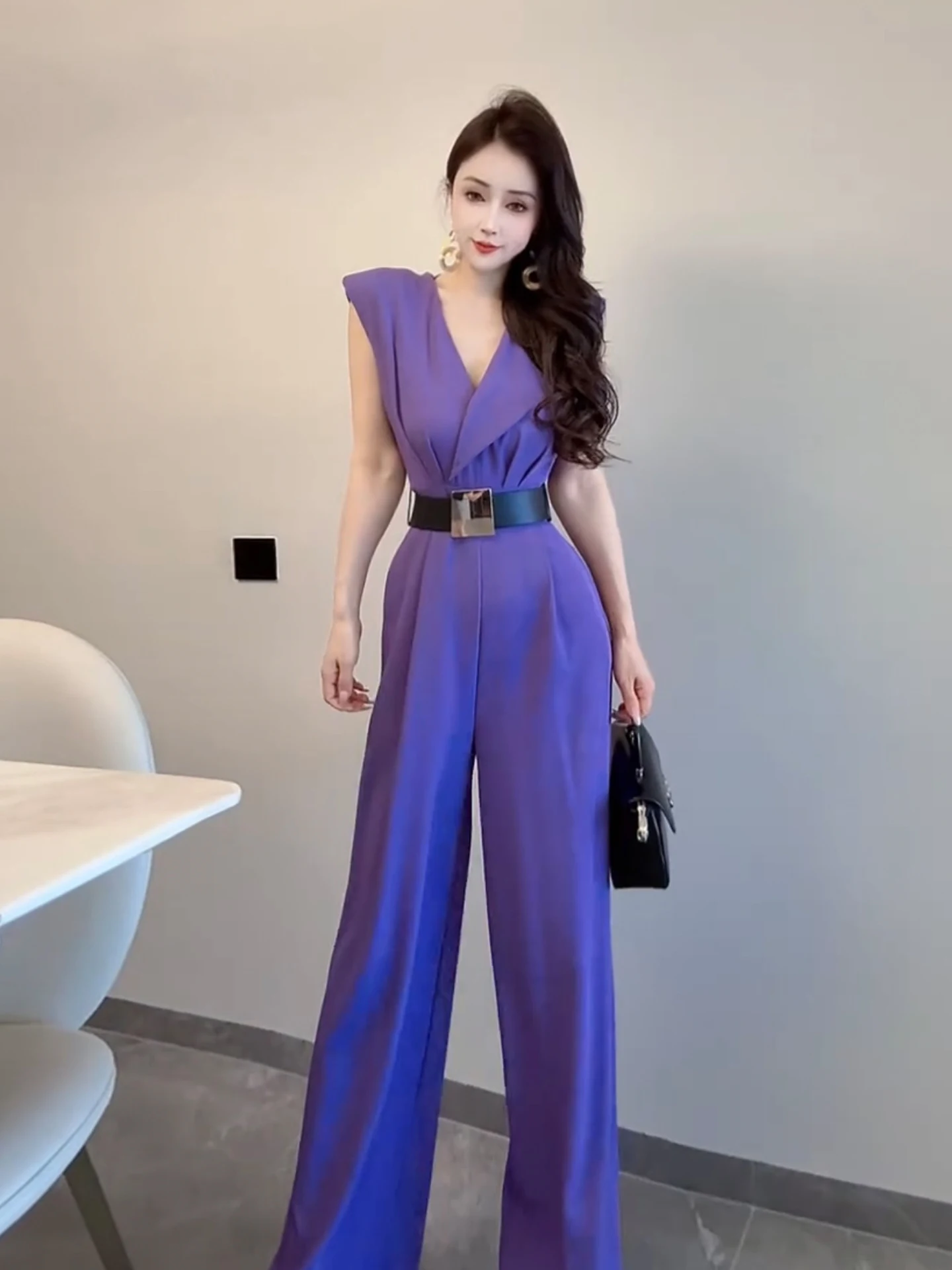 

Женский модный уличный костюм-двойка с V-образным вырезом, брюки с высокой талией и широкими штанинами, лето 2025, новинка