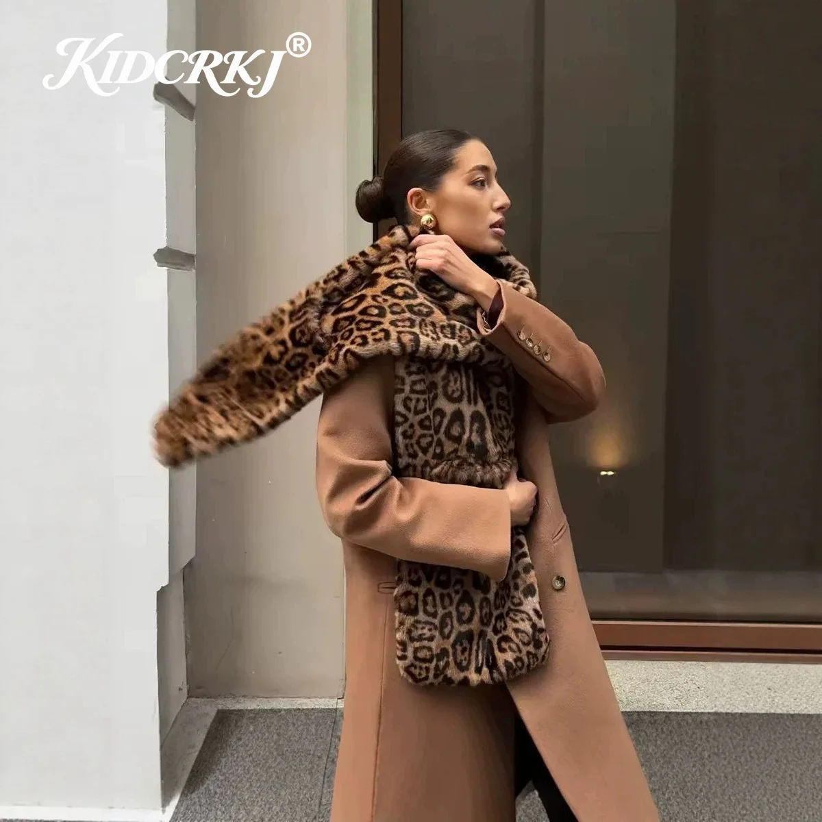 KIDCRKJ Stylish Leopard Faux Mink Fur Pockets Stole Scarves Girls Cozy Plush Neck Wraps Classic Women Winter Warmers Long Scarf