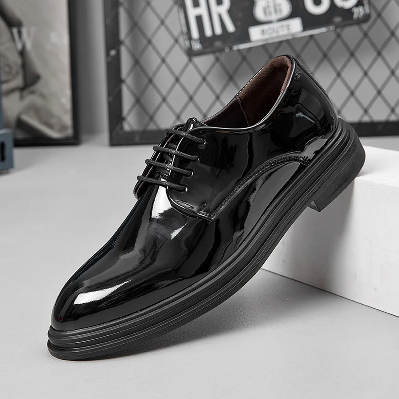 Derby shoes 2026 new stylish patent leather glossy shoes lightweight  trendy and versatile casual shoes for men