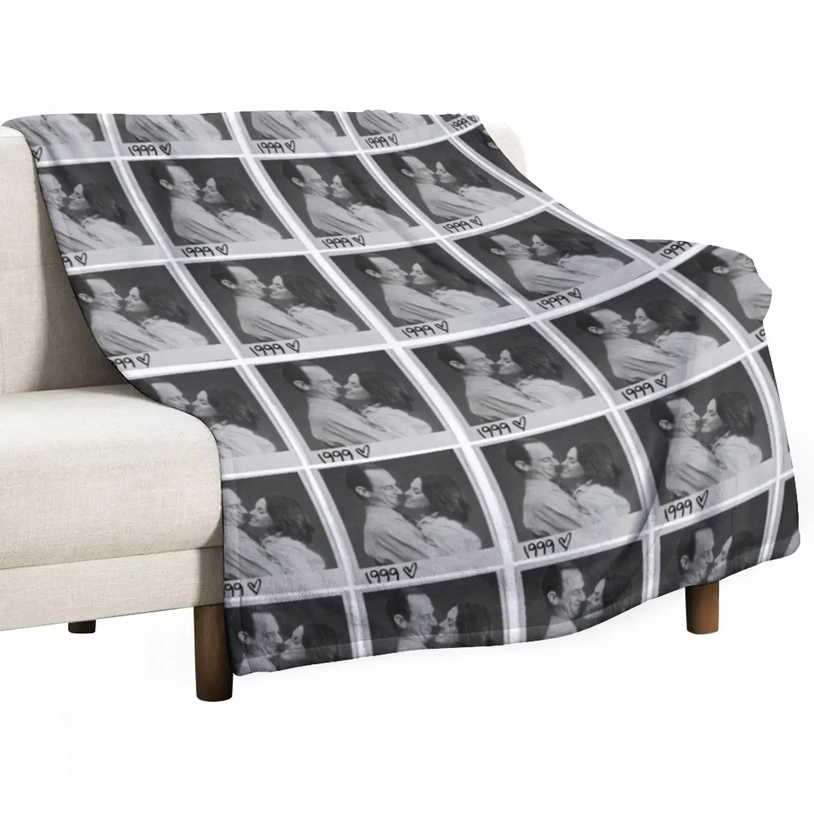 Chriska 1999 Throw Blanket Tourist Nap Bed linens Blankets