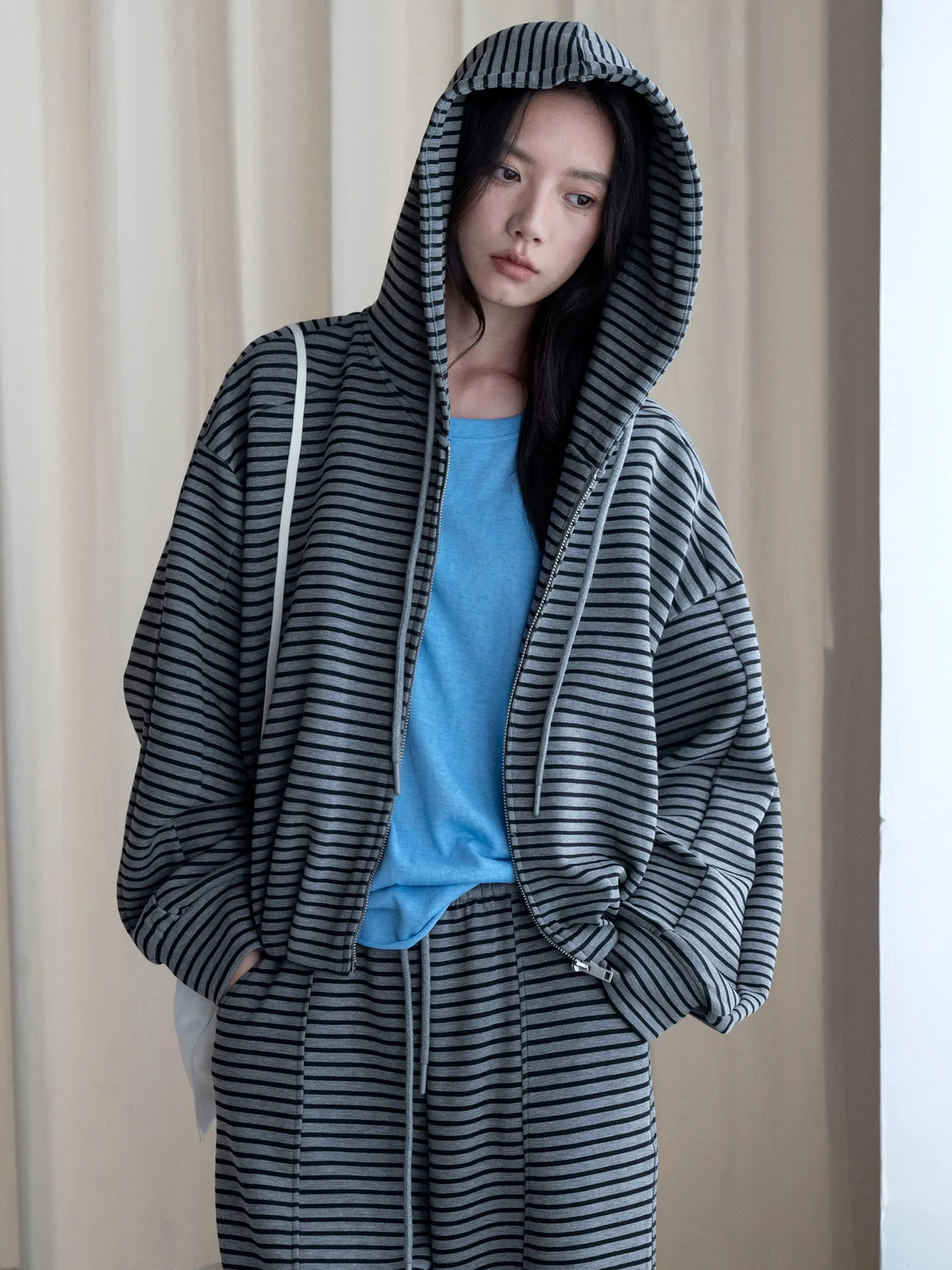 Autumn new style Japanese design hooded cardigan sweatshirt, air feeling short jacket for women