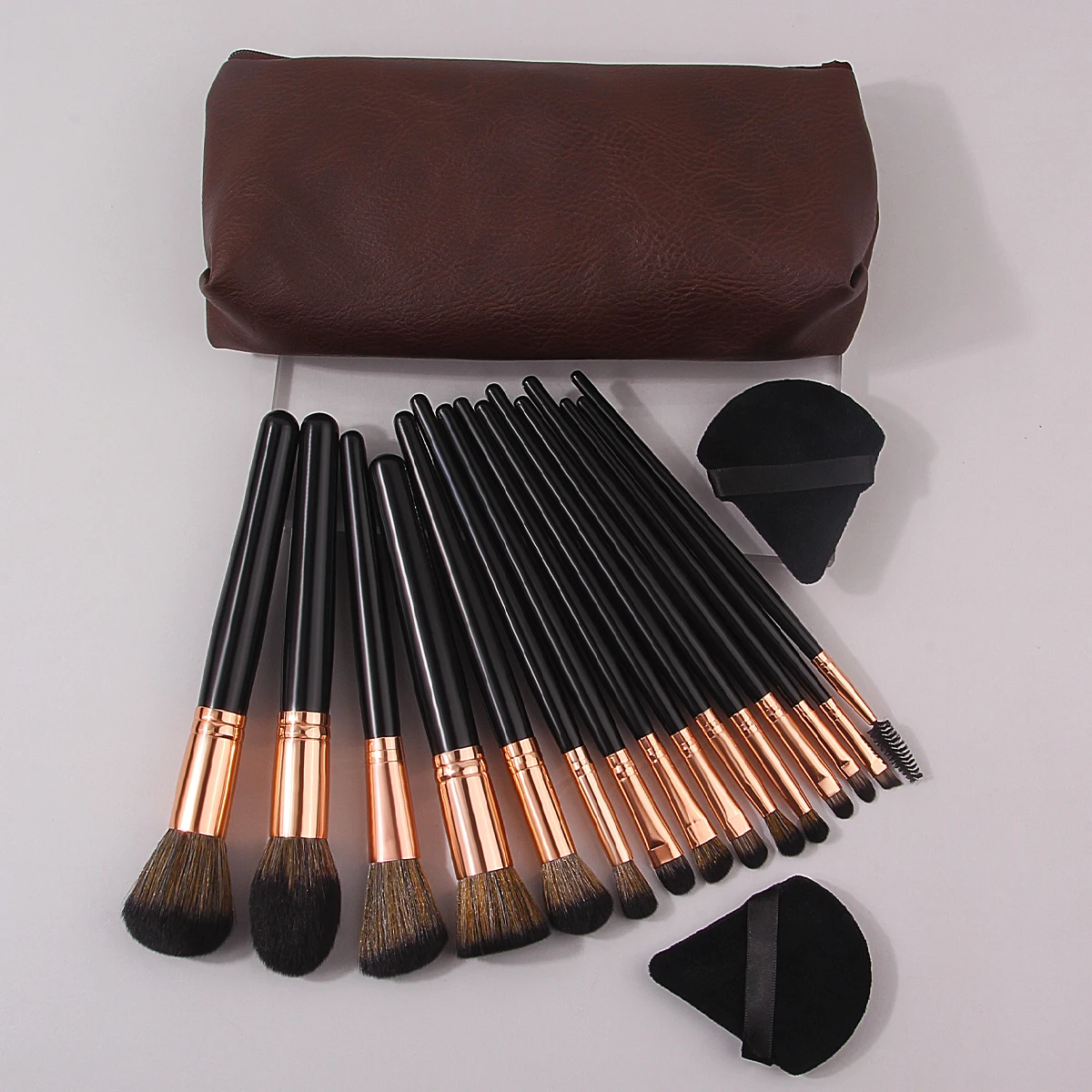 Juego de brochas de maquillaje de 18 Uds., brocha para colorete, brocha para sombra de ojos, bolsa de almacenamiento de cuero, soplo de polvo, juego completo de herramientas de maquillaje