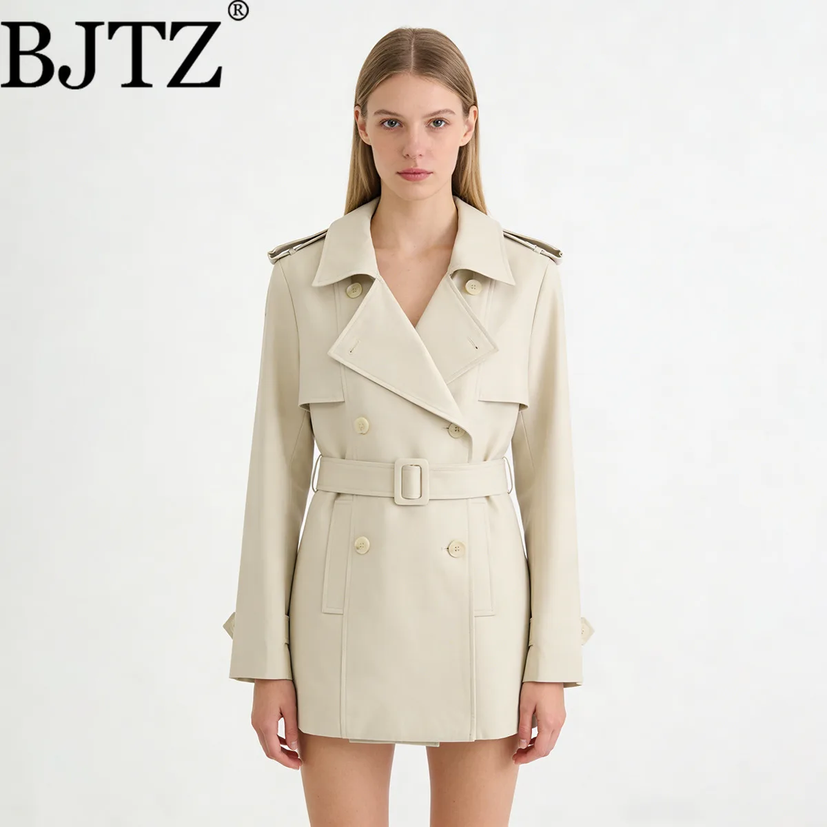 

Тренч женский BJTZ 2026 весна-осень — классический двубортный плащ средней длины с отложным воротником и поясом на завязках