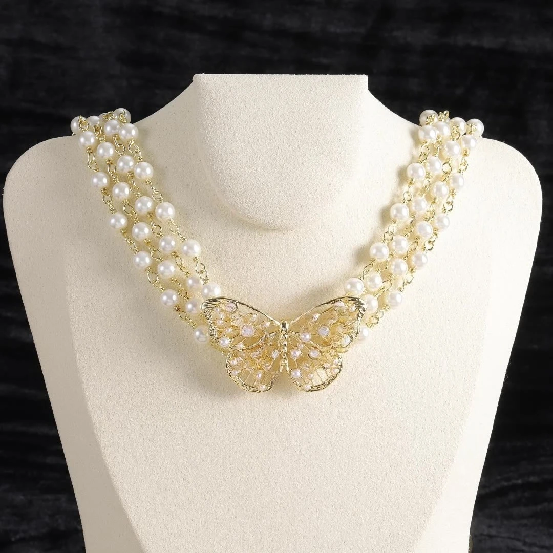 

Жемчужное ожерелье с буквенным бабочкой, женская легкая роскошная полая цепочка на ключицу, модная классика 2025