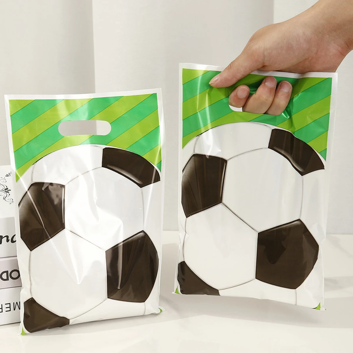 10/20/50Pcs Soccer Gift Bags Soccer Goodie Bags Football Theme Gift Bags for Kids Birthday Baby shower Party Favors Sports Decor