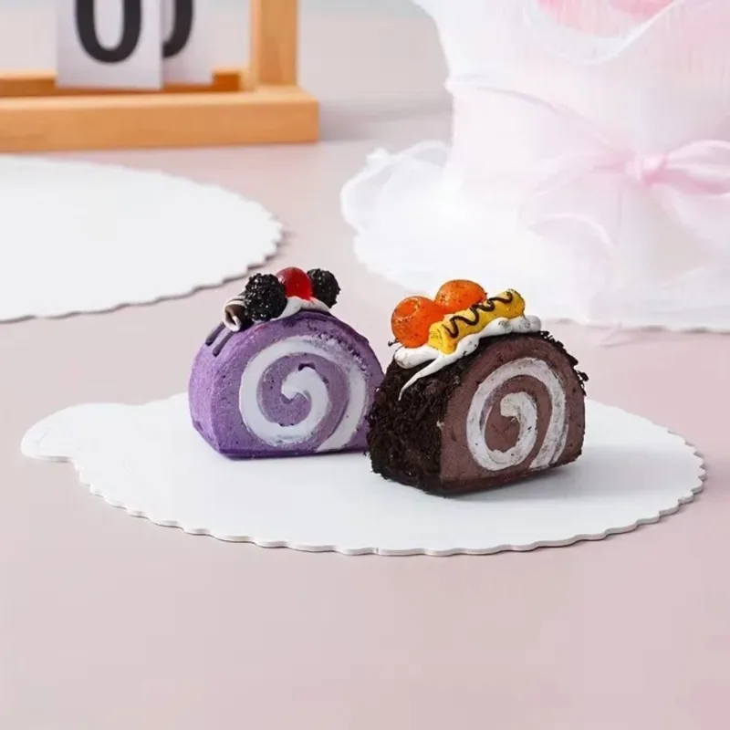 لوح تقديم الكيك الدائري مع قاعدة بلاستيكية قابلة لإعادة الاستخدام لمقبض كعك الموس والجبن وقبضة غير قابلة للانزلاق للنقل الآمن