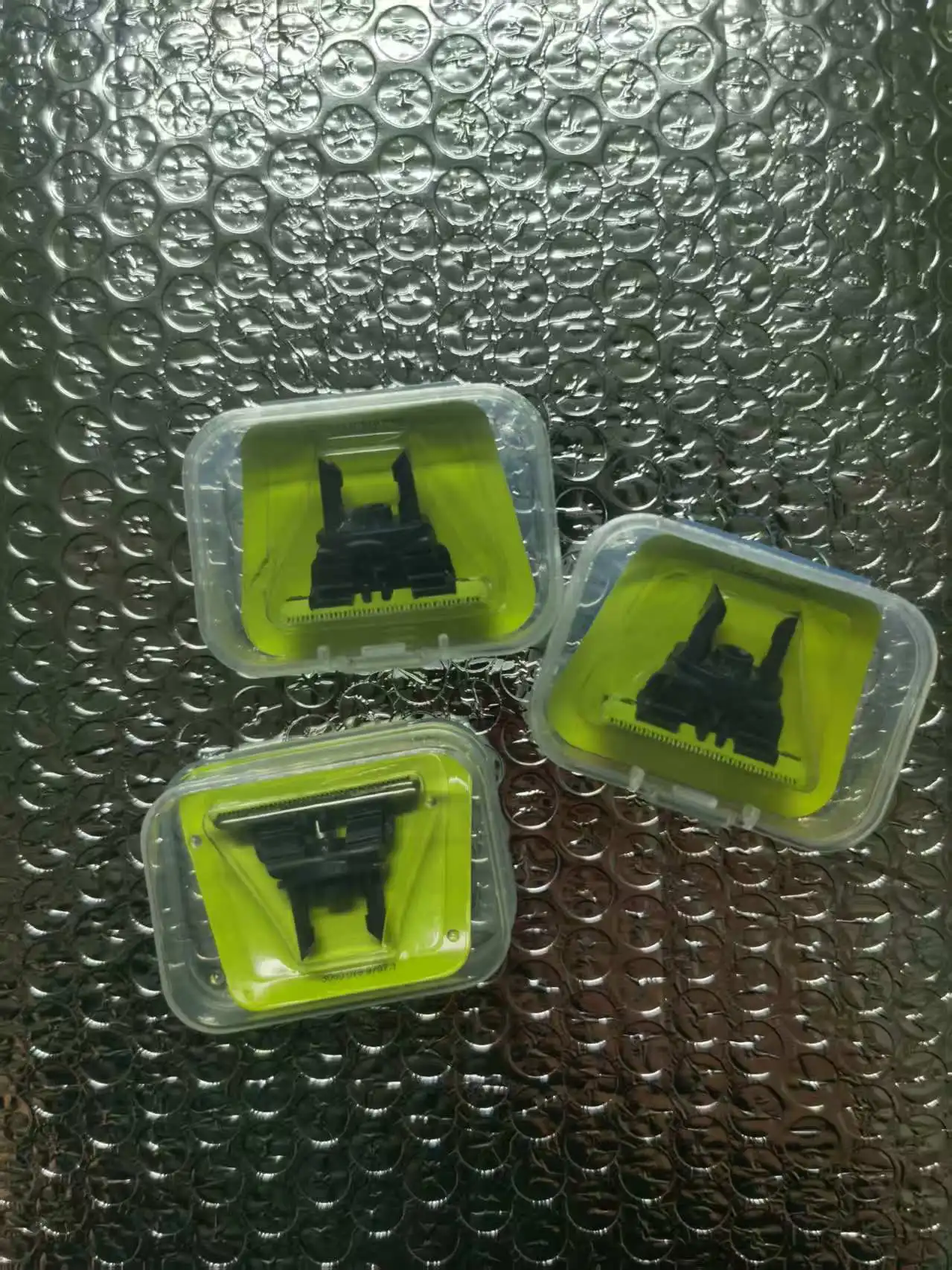 Shaver replacement blade accessories