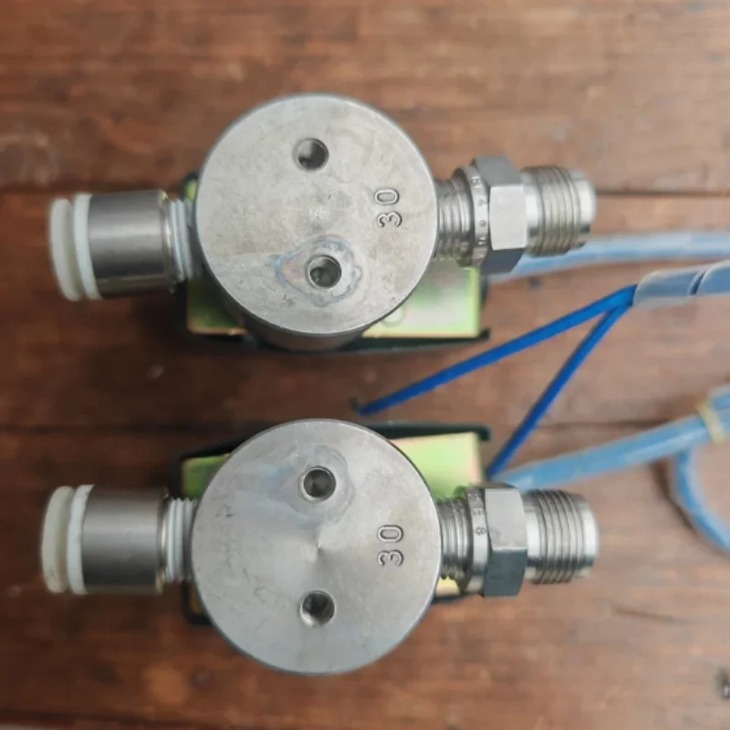 

Brand new original two-way valve AB31-01-3-02E-DC24V AB31-01-3-02E-AC220V AB31-02-3-AC220V AB31-02-3-02C-AC220V